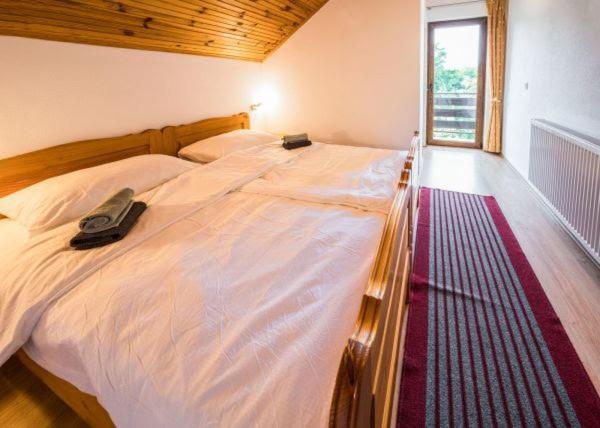 Guesthouse Mirko Hodak セリステ・ドゥレズニツコ エクステリア 写真